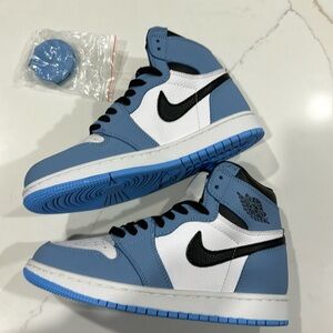 NWT Jordan 1 Retro High White University Blue Black